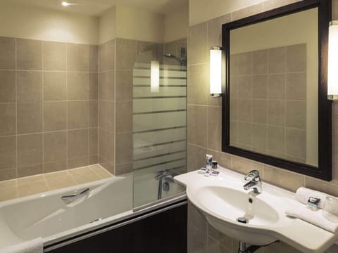 Privilege, Room, 1 Double Bed | In-room safe, individually decorated, desk, blackout drapes