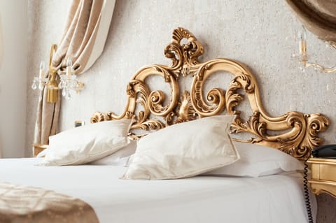 Junior suite with Jacuzzi | Down comforters, minibar, in-room safe, individually decorated