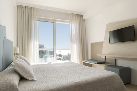 In-room safe, WiFi, bed sheets