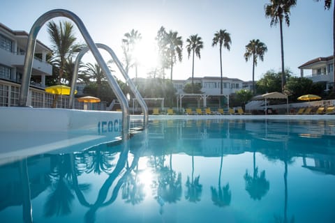 2 outdoor pools, pool umbrellas, sun loungers
