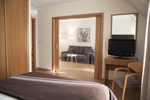 In-room safe, desk, laptop workspace, soundproofing