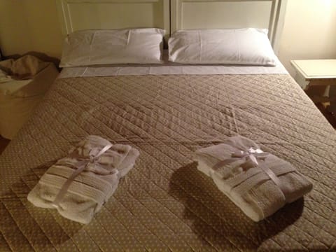 Double Room | Premium bedding, desk, soundproofing, free WiFi