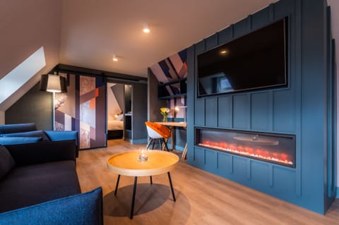 Suite, Mountain View | Free WiFi, bed sheets
