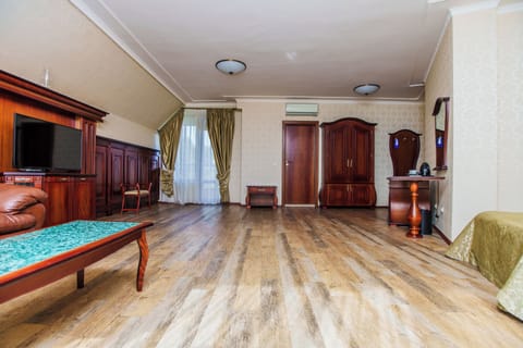 Deluxe Room | Laptop workspace, soundproofing, free WiFi, bed sheets