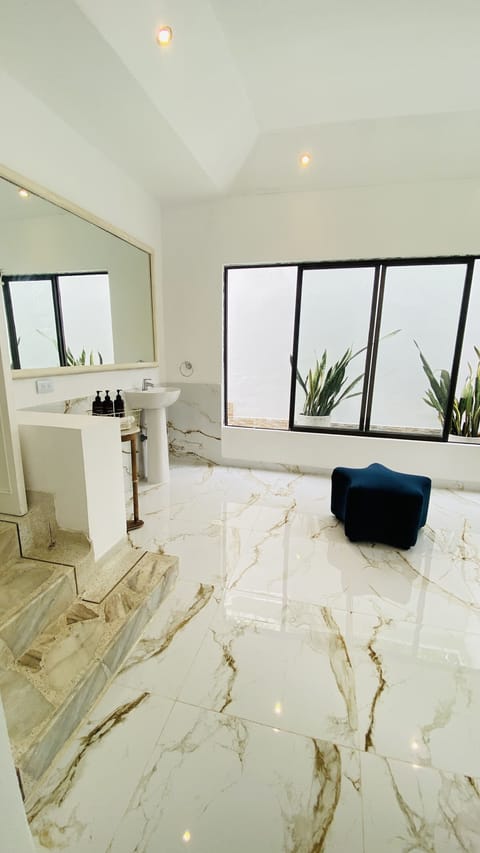 Deluxe Double Room, 1 Queen Bed | Bathroom | Shower, free toiletries, hair dryer, towels