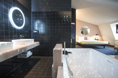 Double Room (Extra Large) | Minibar, in-room safe, desk, free cribs/infant beds