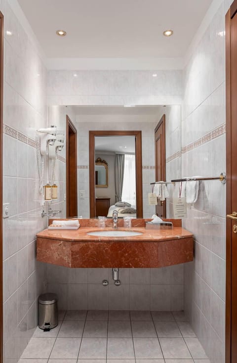 Family Room | Bathroom | Free toiletries, hair dryer, bathrobes, slippers