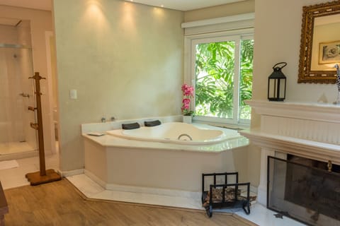 Premium Suite, Hot Tub | Jetted tub