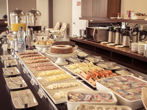 Daily buffet breakfast for a fee