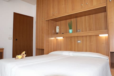 Double Room, Terrace | In-room safe, desk, free WiFi