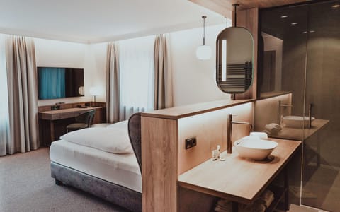 Superior Double Room | In-room safe, individually decorated, individually furnished