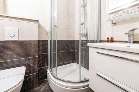 Triple Room, Balcony, Sea View | Bathroom | Free toiletries, hair dryer, towels