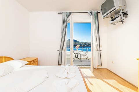 Double Room, Balcony, Sea View | Blackout drapes, bed sheets