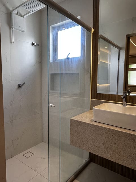 Deluxe Double Room | Bathroom | Shower, rainfall showerhead, free toiletries, towels