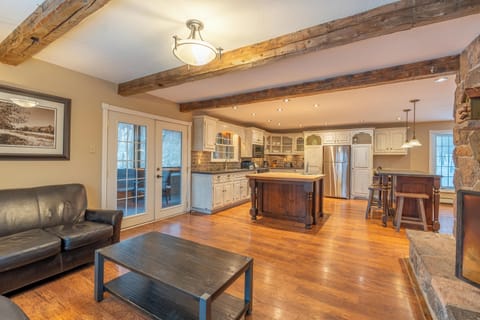 Luxury Cottage, 6 Bedrooms (Hilltop) | Private kitchen | Full-size fridge, microwave, oven, stovetop