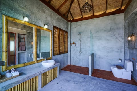 Honeymoon Villa, 1 King Bed, Balcony, Sea View | Bathroom | Shower, rainfall showerhead, free toiletries, hair dryer