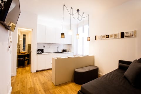 Junior Studio Suite (Via Di Monale 75) | Living area