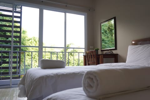 Standard Twin Room | Desk, rollaway beds (surcharge), WiFi (free)