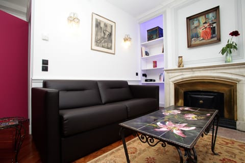 Junior Suite | Living area | Flat-screen TV