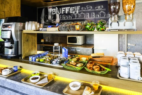 Daily buffet breakfast (EUR 9.90 per person)