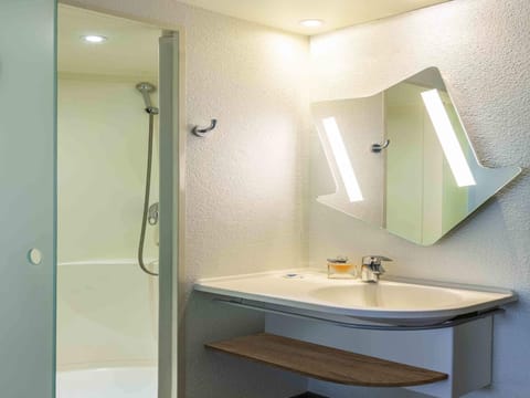 Double Room | Desk, soundproofing, iron/ironing board, free cribs/infant beds