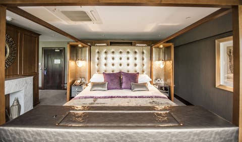 Parklands Suite | In-room safe, desk, blackout drapes, soundproofing