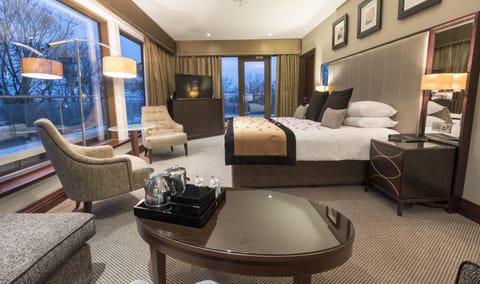 Executive Suite, Balcony | In-room safe, desk, blackout drapes, soundproofing