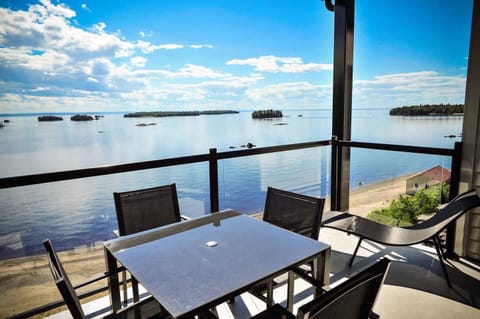 Premium Condo, 2 Bedrooms, Lake View | Balcony view