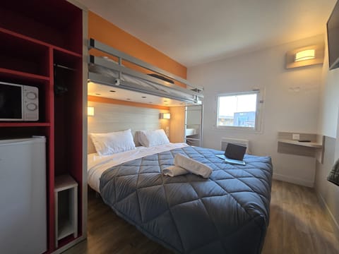 Standard Room, 1 Twin Bed | Desk, blackout drapes, soundproofing, free WiFi