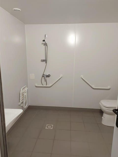 Standard Room, 1 Double Bed, Private Bathroom | Desk, blackout drapes, soundproofing, free WiFi