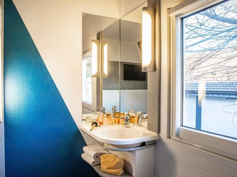 Triple Room, Multiple Beds | Desk, blackout drapes, free WiFi, bed sheets