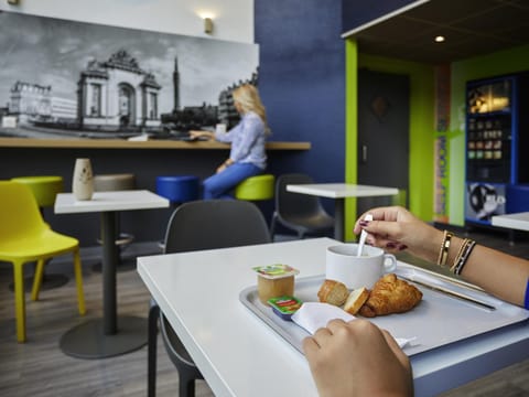 Daily buffet breakfast (EUR 8.9 per person)