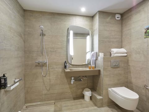 Desk, iron/ironing board, rollaway beds, free WiFi