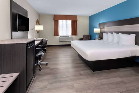 Desk, blackout drapes, iron/ironing board, free WiFi