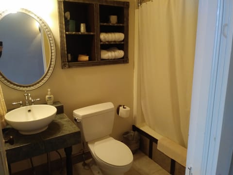 J.R.R. Tolkien | Bathroom | Free toiletries, hair dryer, towels