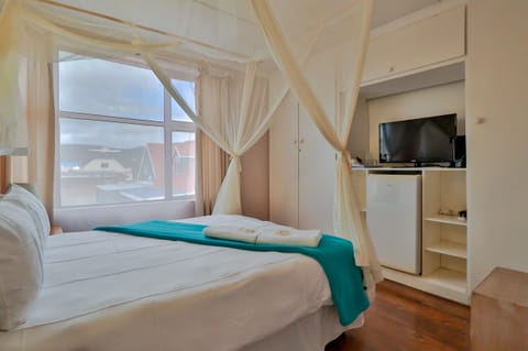 Family Double or Twin Room, 2 Bedrooms | Individually decorated, individually furnished, iron/ironing board