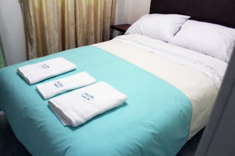Double Room | Desk, laptop workspace, free WiFi, bed sheets