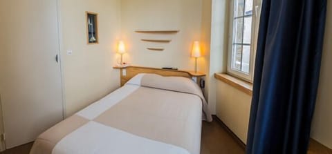 1 bedroom, premium bedding, desk, free WiFi