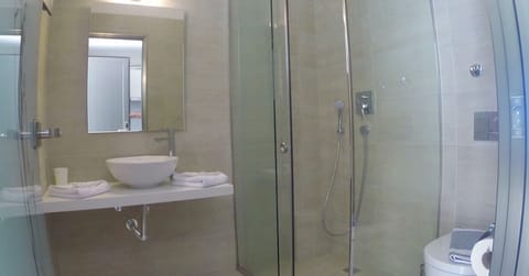 Shower, free toiletries, hair dryer