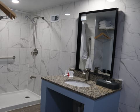 Studio, 2 Double Beds, Non Smoking | Bathroom | Combined shower/tub, hair dryer, towels