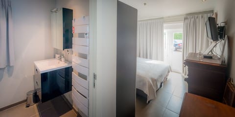 Deluxe Double Room, Ensuite, Garden View (Schiele) | Premium bedding, in-room safe, WiFi
