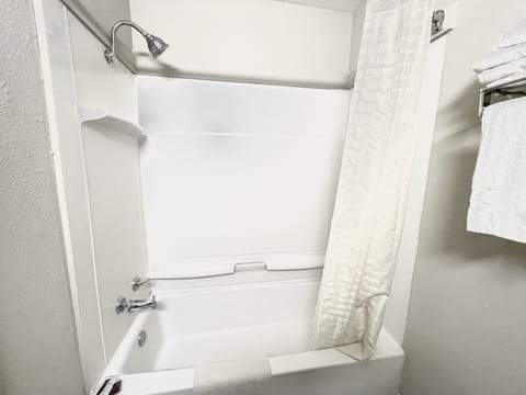 Standard Room, 2 Double Beds, Non Smoking | Bathroom | Combined shower/tub, free toiletries, towels