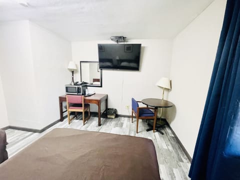 Standard Room, 2 Double Beds, Non Smoking | Desk, free WiFi, bed sheets