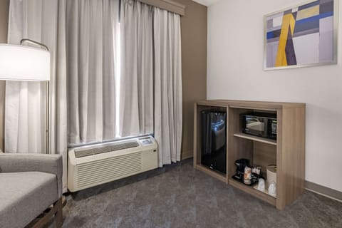 Premium bedding, pillowtop beds, desk, laptop workspace