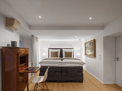Luxury Apartment, 2 Bedrooms, Kitchen, City View | 2 bedrooms, premium bedding, down comforters, in-room safe
