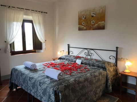 Luxury Apartment, 2 Bedrooms | Cribs/infant beds, free WiFi, bed sheets