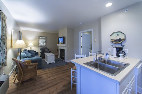 Room, 1 Queen Bed with Sofa bed, Courtyard View | Living area | 42-inch flat-screen TV with cable channels, TV