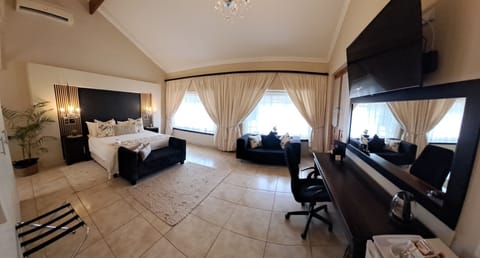 Deluxe Double Room, 1 King Bed | In-room safe, desk, laptop workspace, WiFi (free)