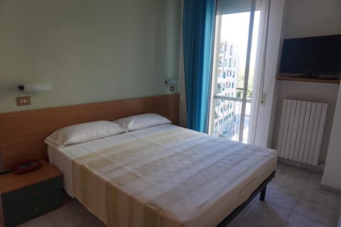 In-room safe, desk, free WiFi