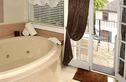 Room, Private Bathroom (Cordova Room) | Bathroom | Hair dryer, bathrobes, towels